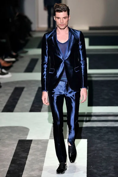Look 43